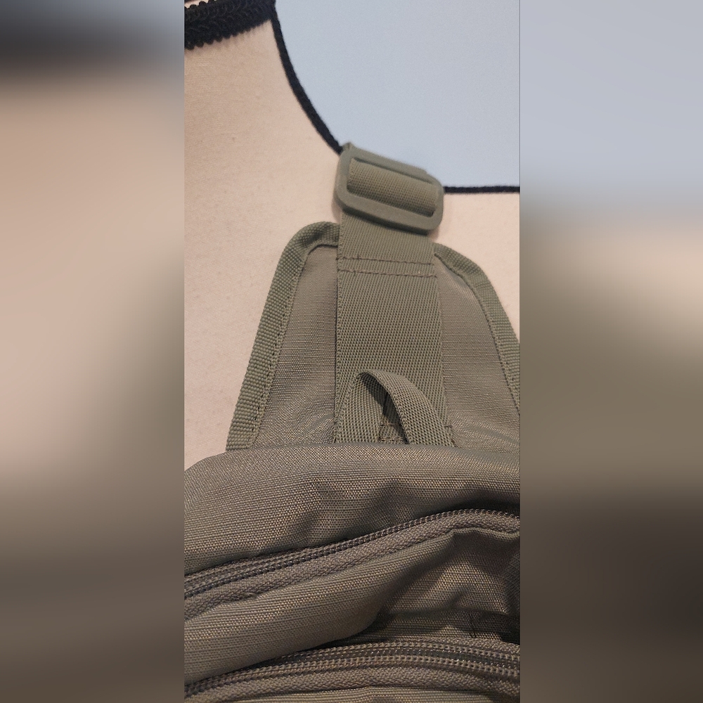 Adidas Green Backpack Durable Minimalist Design - Picture 4 of 16